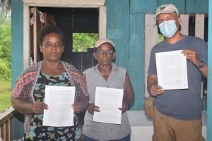 Rus Rus indigenous community, Moskitia, Honduras | WCS program Director with Indigenous leaders showing signed Conservation Agreements | Edgard Herrera | 3Hon
