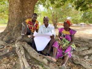  | Local leaders of the Mbollo village discussing on current trends of land-use. | Photo © Ana Yi/WCS. | ©PH13_Mbolo local leaders
