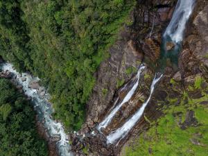 Bolivia, Apolobamba National Integrated Management Natural Area | A fantastic waterfall on Apolobamba National Park | Omar Torrico | Velo de la Novia.jpg